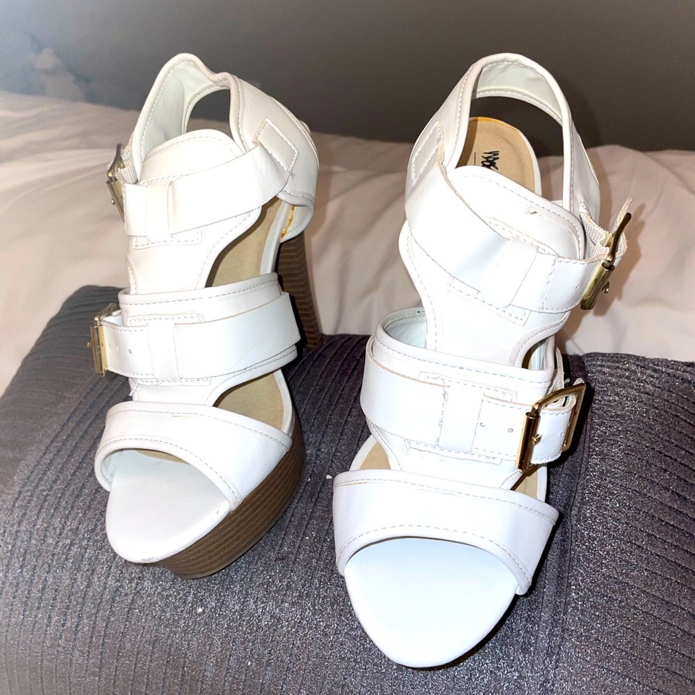 Women’s white platform heel size 7